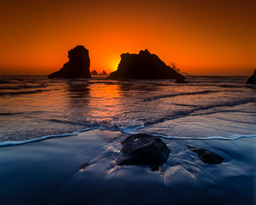 LE-AM-LA-009         Sun Setting Behind Sea Stacks, Bandon Beach, Oregon